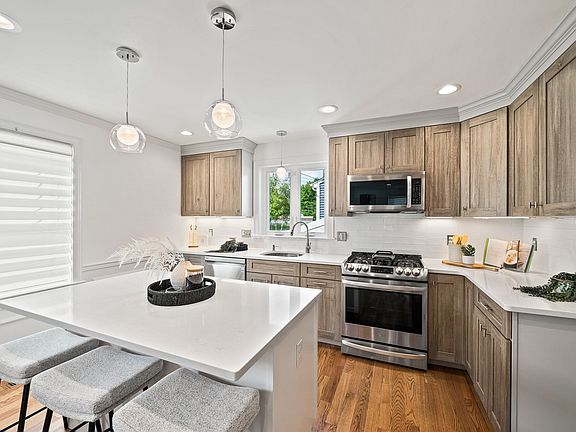 4th image of 61 Gale St #A