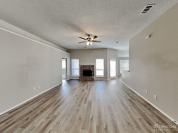 3rd image of 103 E Forestwood Dr