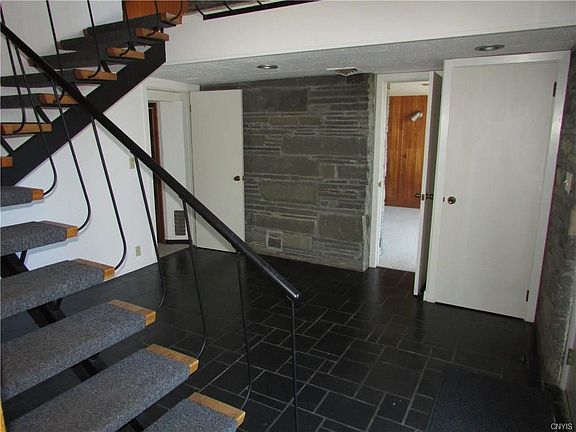 3rd image of 2108 Euclid Ave