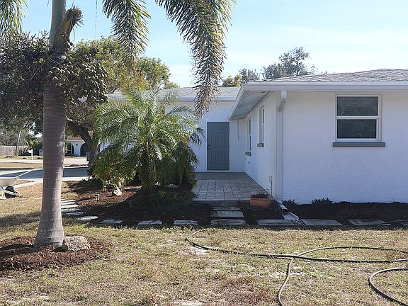 4th image of 300 E Wentworth Cir