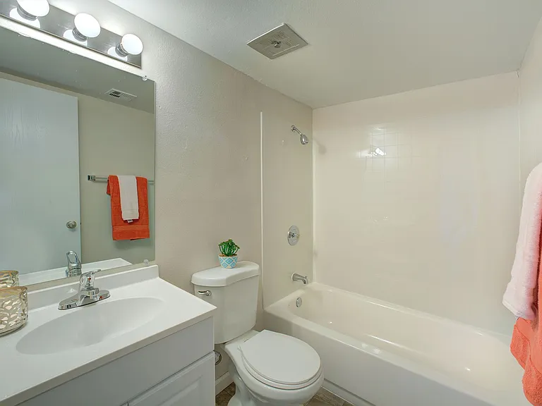 Fair Oaks Apartments — Photo 8