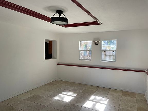 5th image of 502 Vaughn St