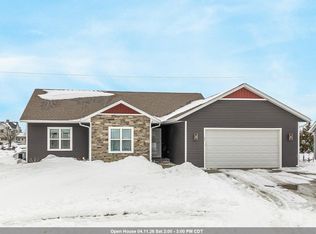 531 Silver Fox Dr S, Kewaskum, WI