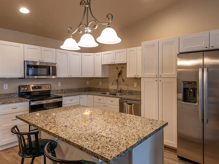 813 Foxglove Dr — Photo 4