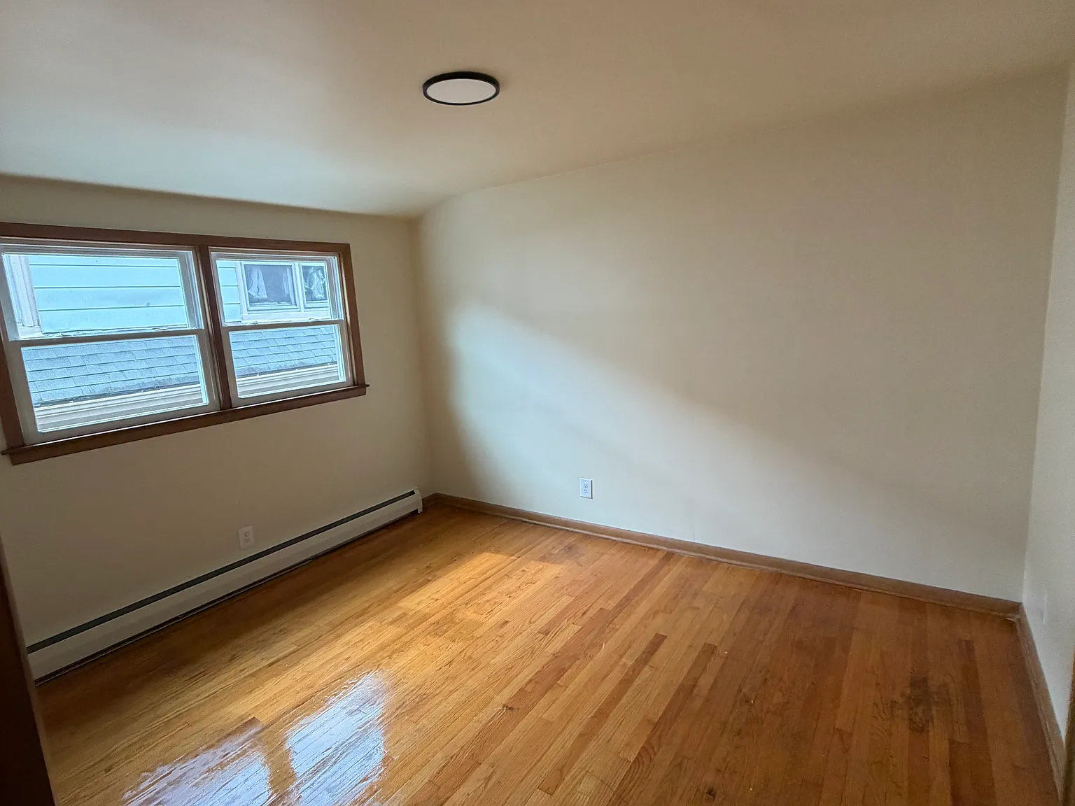 1 bed, 1100 sqft, $1,400 — Photo 4