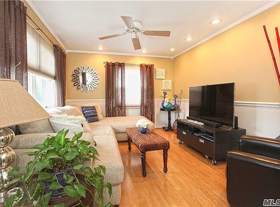 2nd image of 32 5th Ave