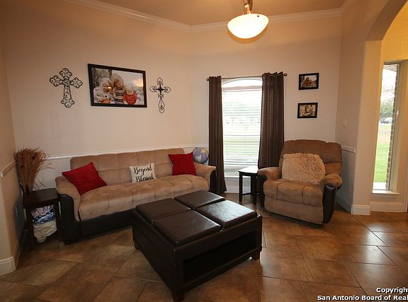 4th image of 149 Oak Fields Dr