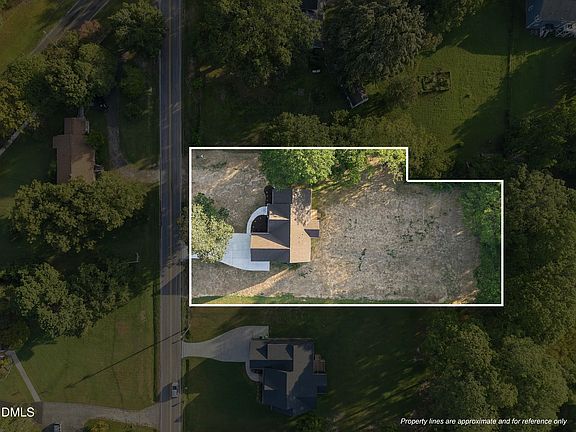 3rd image of 613 Pearces Rd