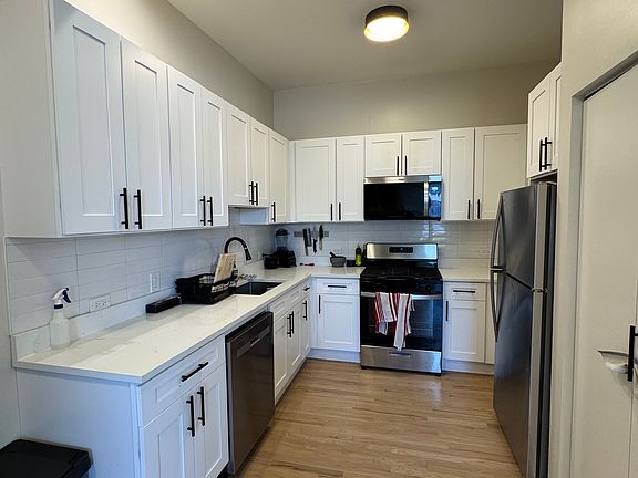 5th image of 1825 W North Ave APT 2B