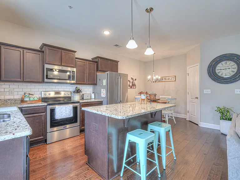 2013 Abbingdon Way — Photo 3