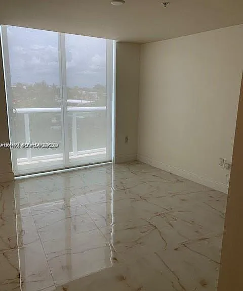 2000 Bay Dr #403 — Photo 14