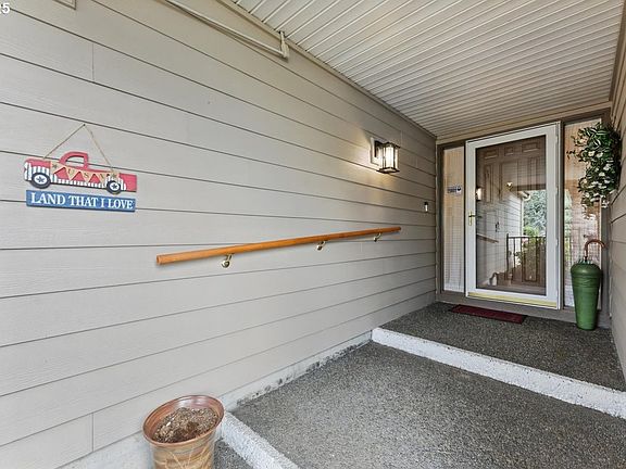 3rd image of 2409 SE Spyglass Dr