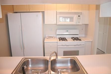 Kitchen with all appliances
