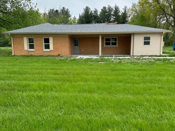 1452 E Thousand North Rd, Taylorville, IL 62568