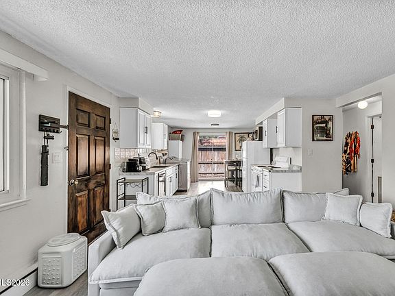 5th image of 3400 Woodside Dr APT 24