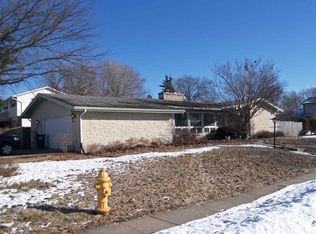 2708 E 37th St, Davenport, IA 52807