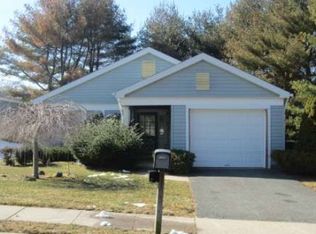 101 Sheffield Dr, Ridge, NY 11961