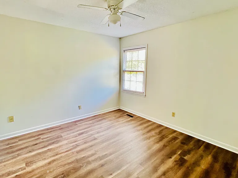 102 Pinewood Dr — Photo 15