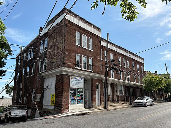 2nd image of 1109 E 4th St APT 2