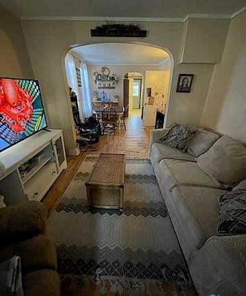 4th image of 865 Forsythe St
