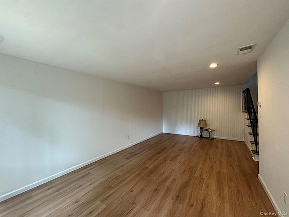 4th image of 233 Sagamore Hills Drive
