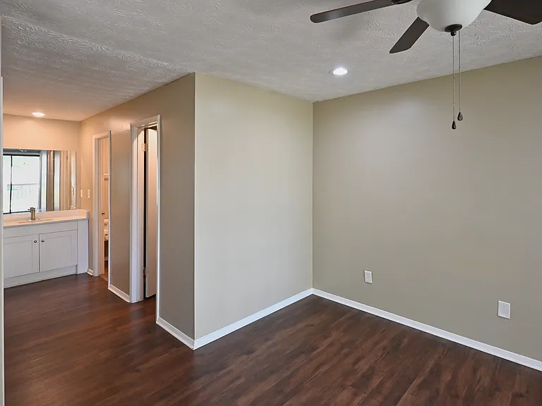 908 Park Ridge Cir — Photo 31