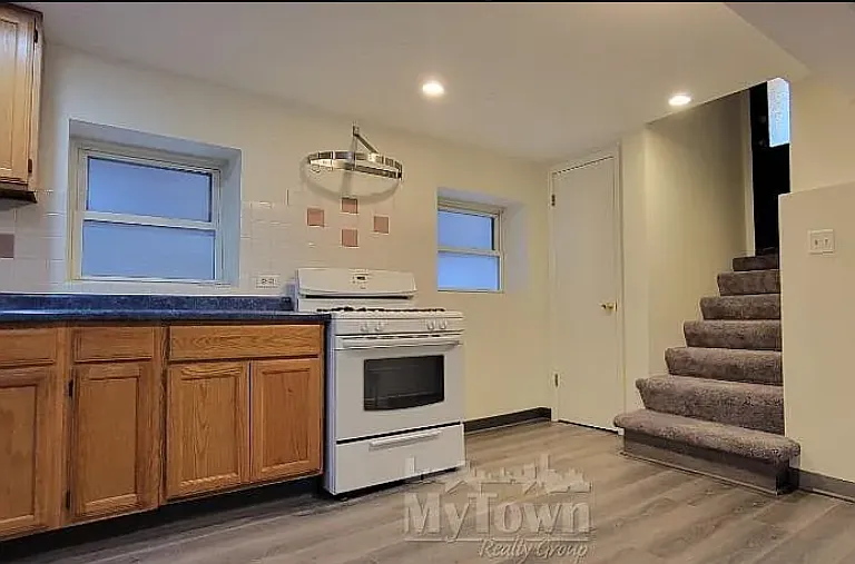 4704 N Rockwell St #G — Photo 4