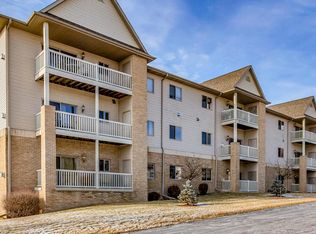 223 5th St APT 106, Hartford, WI 53027