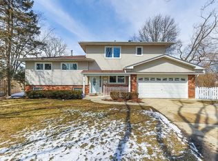 318 Hickory Ct, Schaumburg, IL 60193