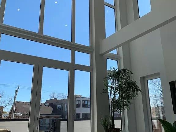 3rd image of 1423 W Catalpa Ave #3