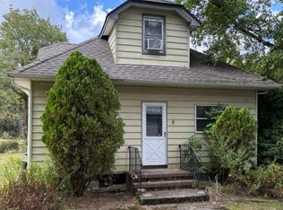 8 Wood St, West Milford, NJ 07480