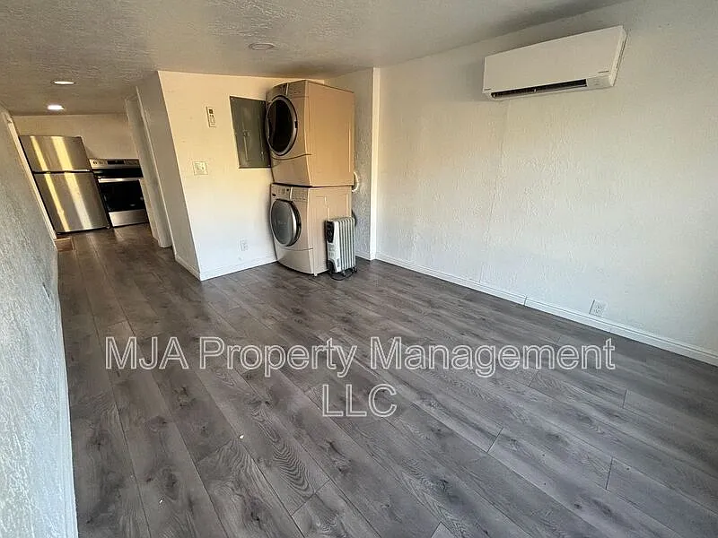 Studio, 1.0 bath, 736 sqft, $895 — Photo 4