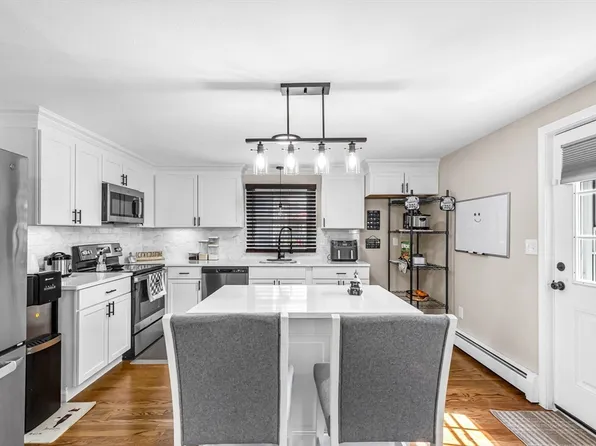 15 Woodlawn Ave, Enfield, CT 06082