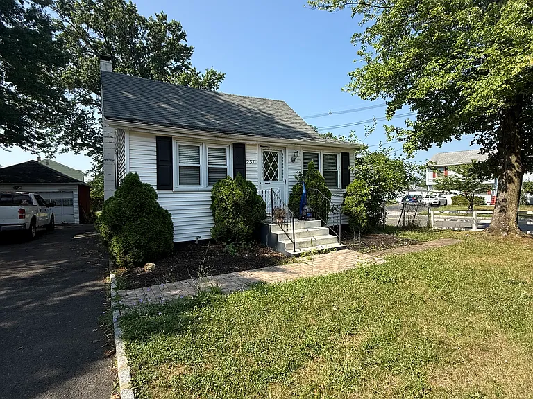 237 New Durham Rd — Photo 1