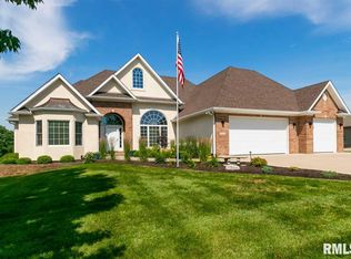 6604 Woodland Ct, Davenport, IA 52807