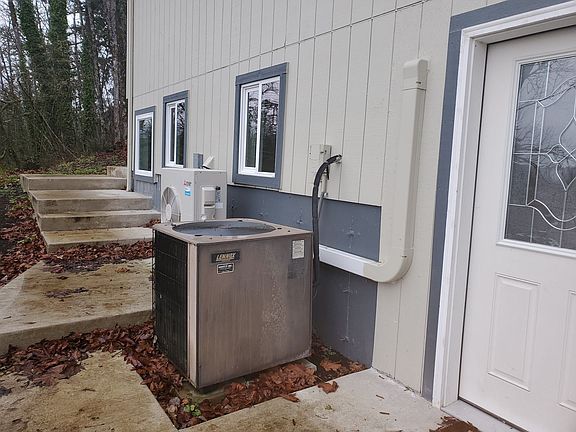 2nd image of 990 Mountain View Rd