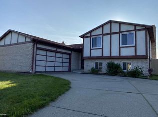 37031 Tericrest Dr, Sterling Heights, MI 48310