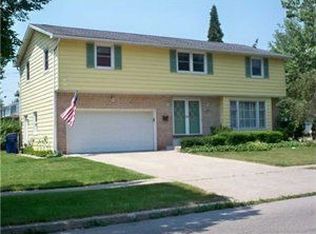 320 Cottonwood Dr, Williamsville, NY