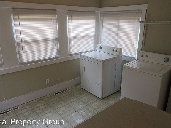 4th image of 1504 Rosemary Ln #B