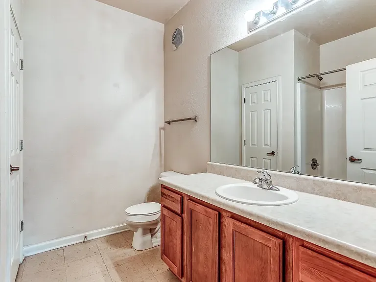 Elk Way Apartments — Photo 22