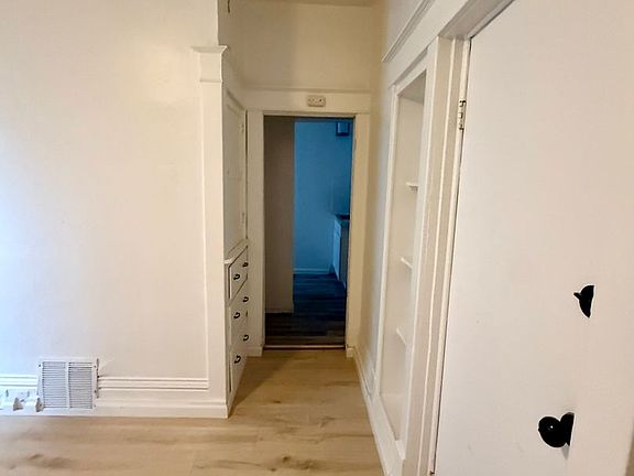 4th image of 5008 N Nelson St #B