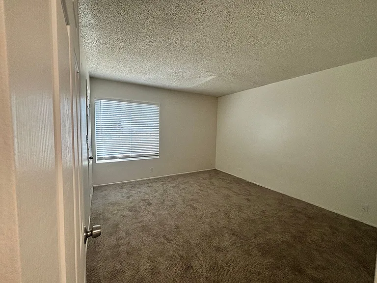 University Terrace Apartments — Photo 12