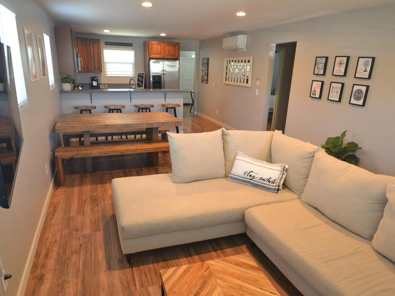 2 bed, 1000 sqft, $3,300 — Photo 3