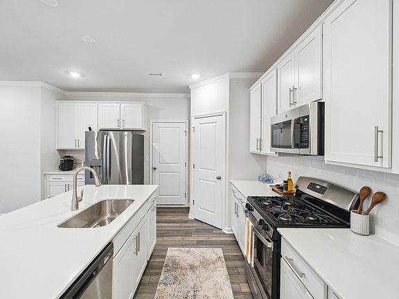 4th image of 1001 Rosefinch Dr