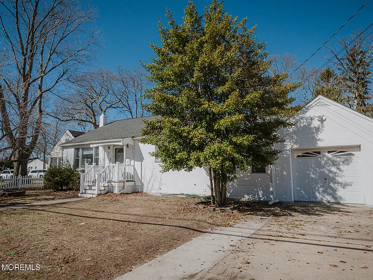 295 Roosevelt Ave — Photo 2