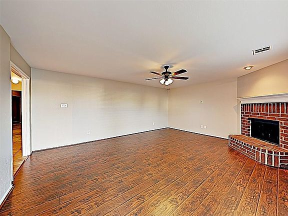 3rd image of 1524 Trent Dr