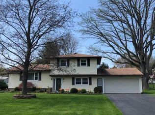 12 Deb Ellen Dr, Rochester, NY 14624