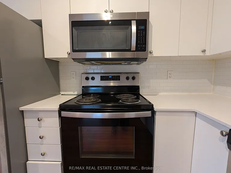 1 Wellington St #418 — Photo 9