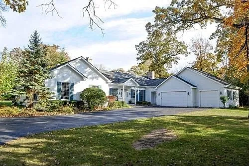 2075 Riverwoods Rd photo 1