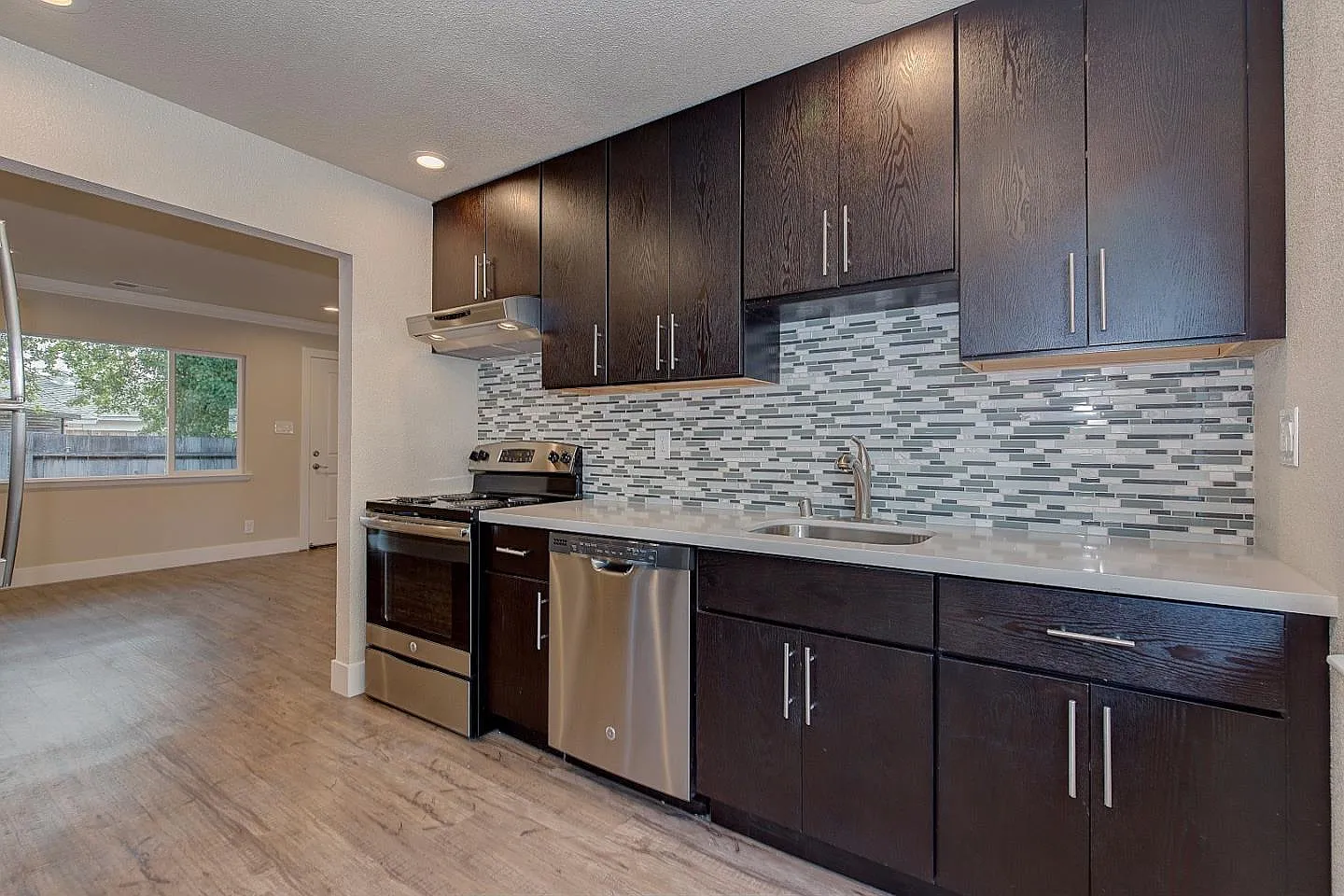 2 bed, 800 sqft, $3,300 — Photo 1